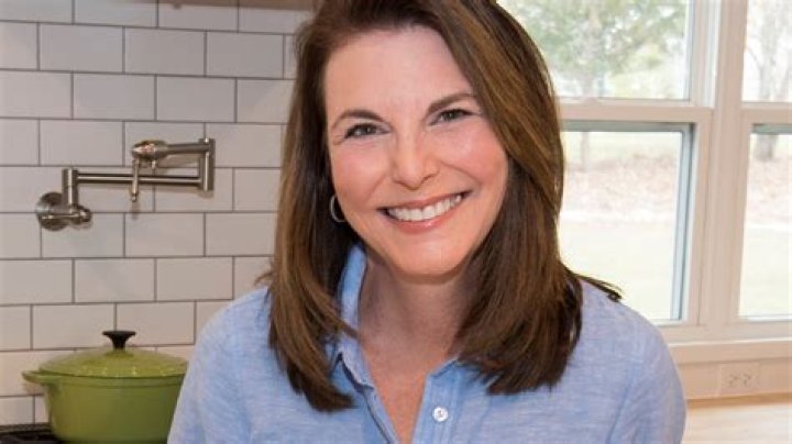 Amy Hanten WLUK, Bio, Wiki, Age, Height, Husband, The Cooking Mom, Salary, and Net Worth