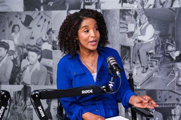 Angela Poe Russell KING5, Bio, Wiki, Height, Family, Husband, Salary, And Net Worth