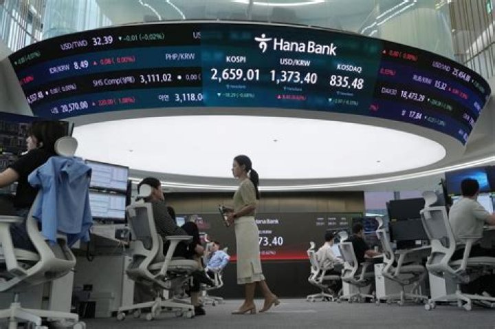 Asian markets stutter as investors fret ahead of US releases