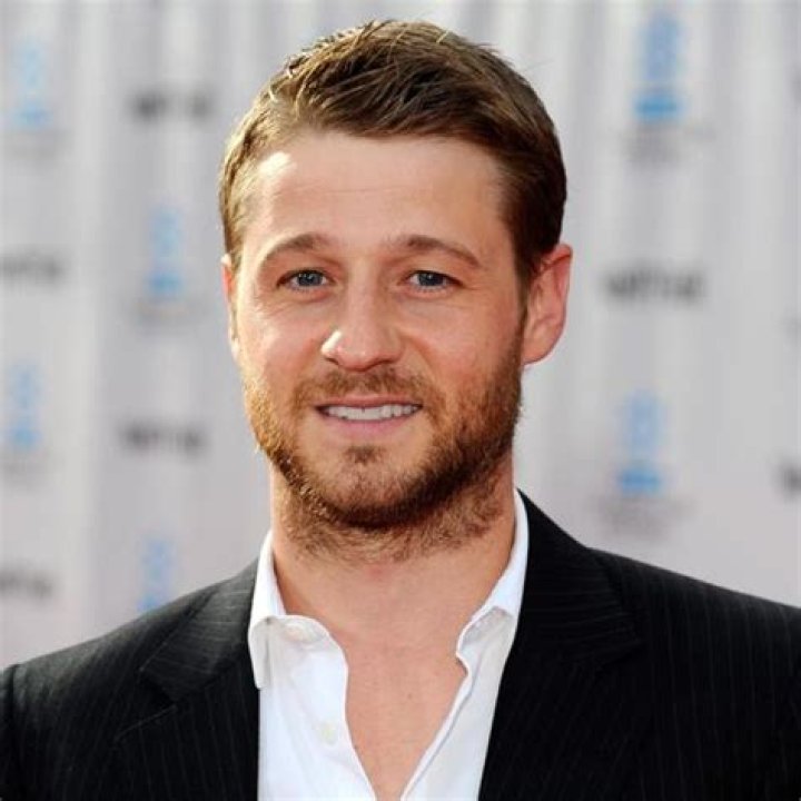 Ben Mckenzie – Biography, Facts & Life Story