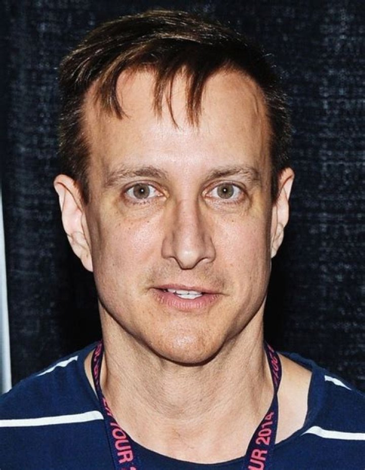 Bronson Pinchot – Biography, Facts & Life Story