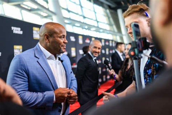Daniel Cormier Net Worth – How Much is Cormier Worth?
