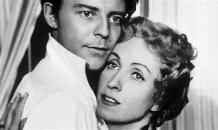 Danielle Darrieux – Biography, Facts & Life Story