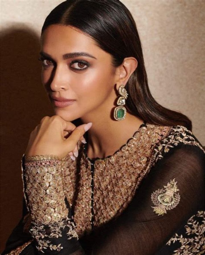 Deepika Padukone Wiki, Biographie, Age, Taille, Mariage, Contact & Informations