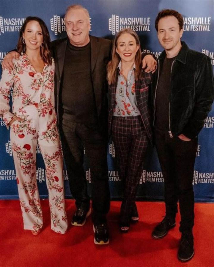 Devon Sawa- Wiki, Height, Net Worth, Wife, Career ·