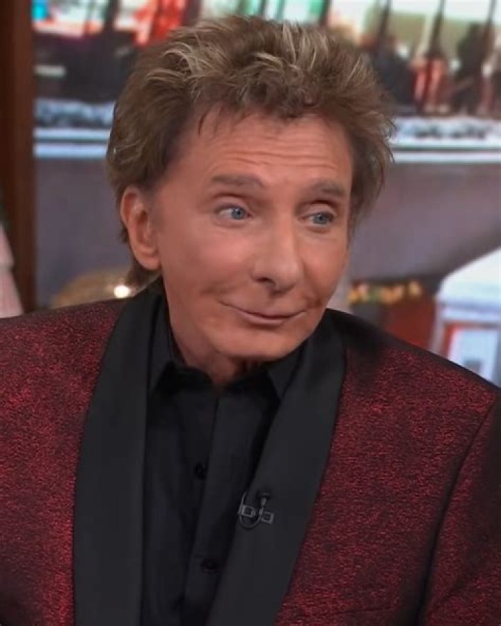 Does Barry Manilow Wear A Wig? The Actor's Hair Real Or fake