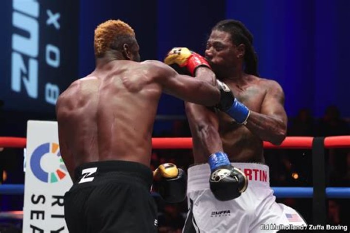 Efe Ajagba: Nigerian boxer suffers hand injury during victory over Jonathan Rice