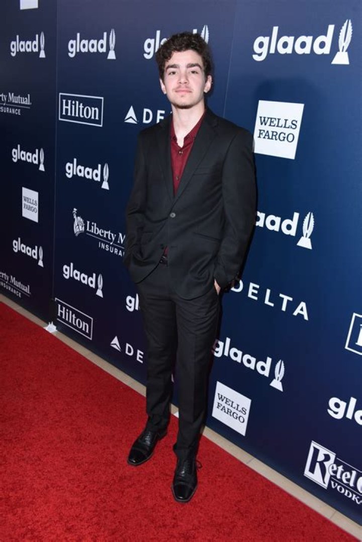 Elliot Fletcher Height