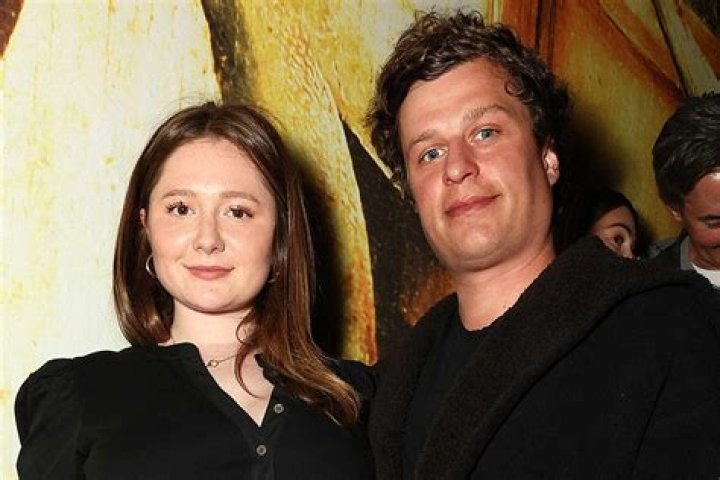 Emma Kenney Bio, Wiki, Age, Boyfriend, Shameless, Roseanne, Baby, and Net Worth