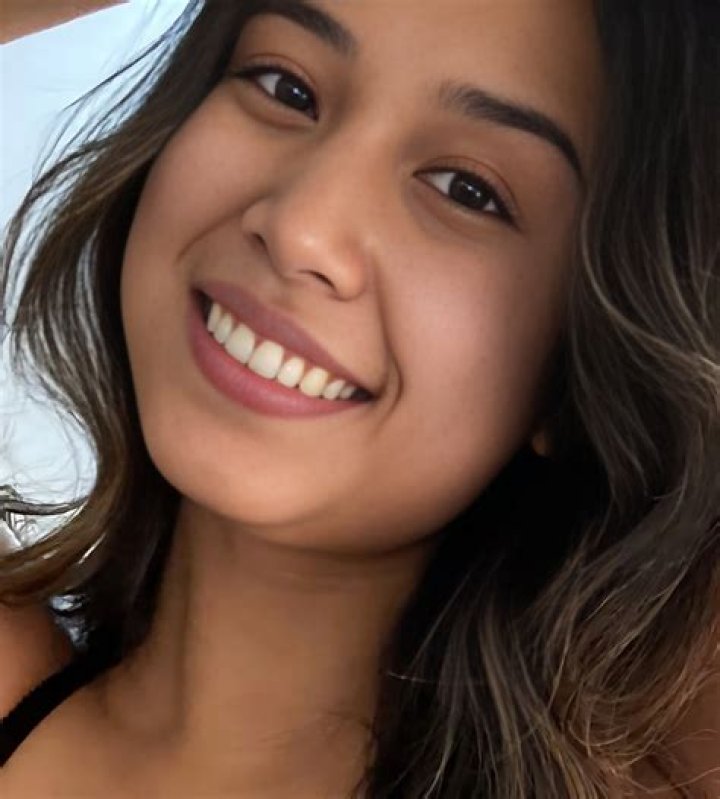 Evelyn Gonzalez – American Actress | Age, Biography, Wiki, Career, Net Worth, Movies, Boyfriend Hot Pics and Quick Facts