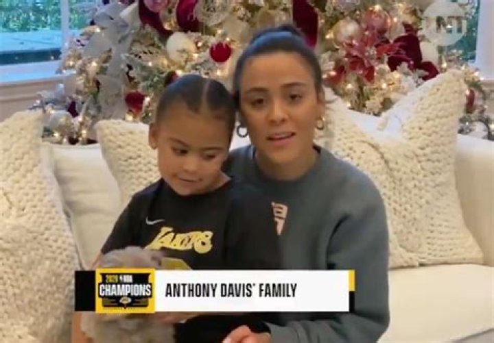 Is Deray Davis Related To Anthony Davis? Family & Net Worth