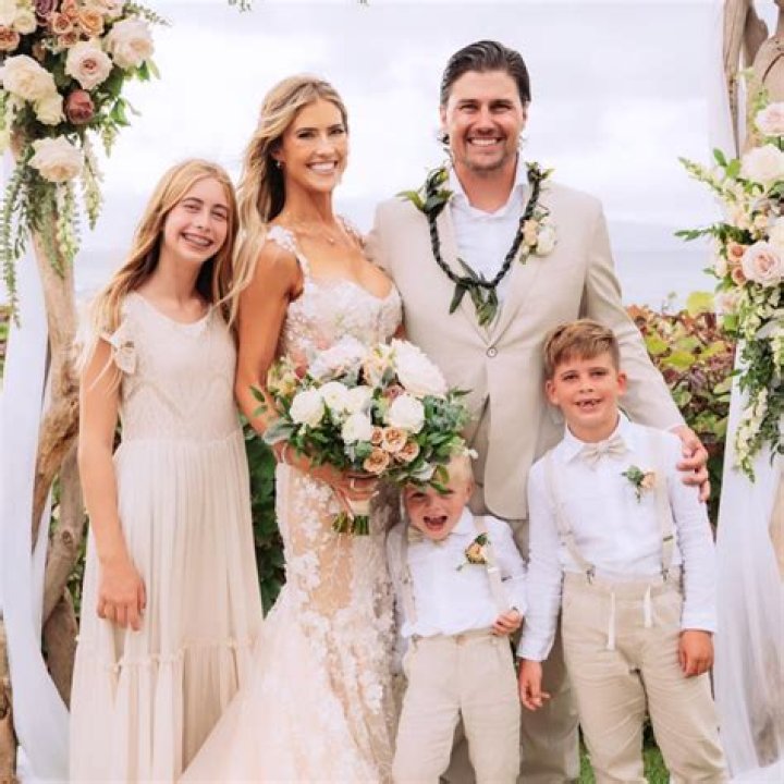 Is She Married To Josh Robert? Family