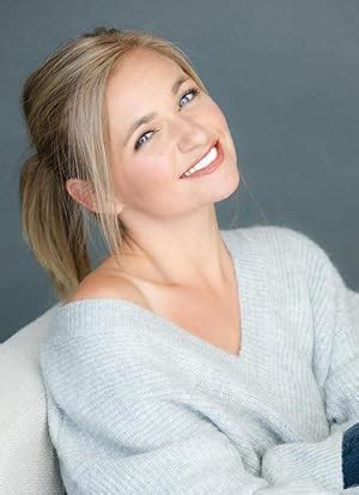 Ivyann Schwan - SnogBlogy