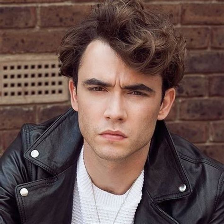 Jamie Blackley – Biography, Facts & Life Story