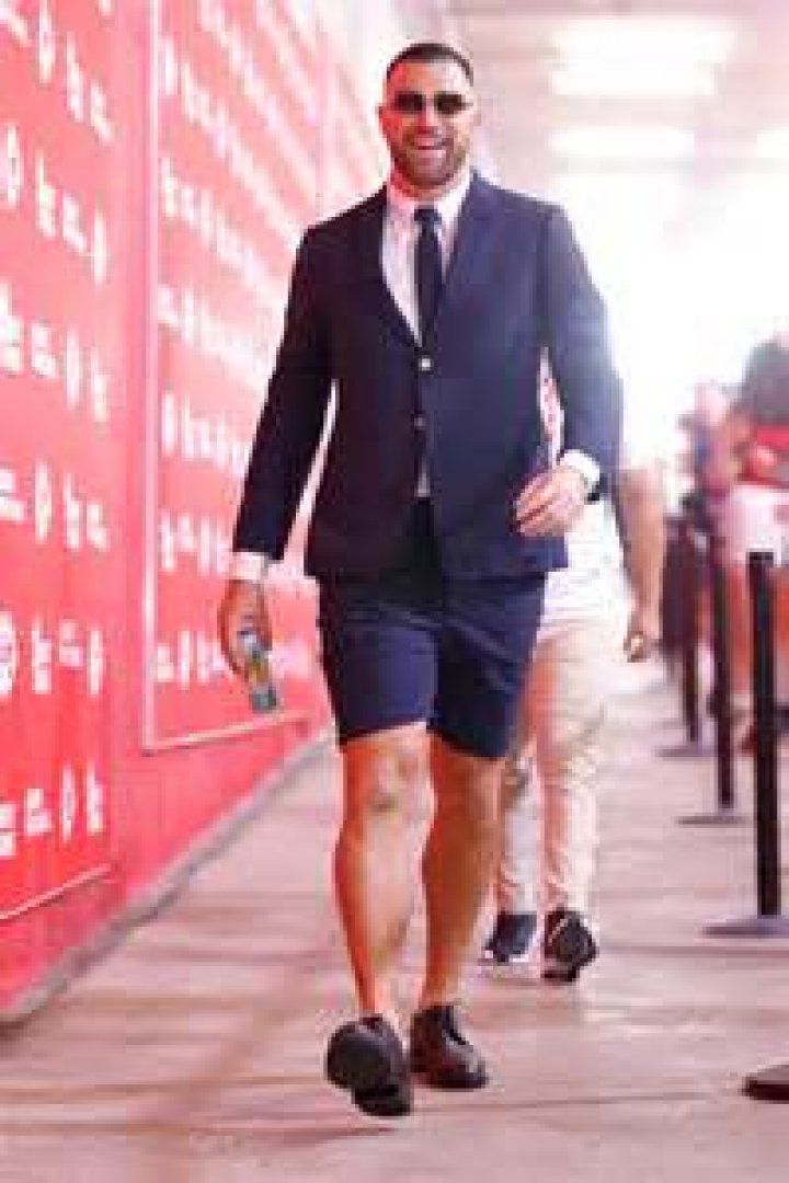 Jason Kelce's Game Day Fit Decoded