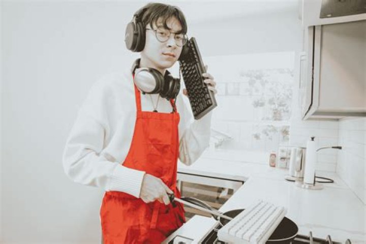 Jess Spomer Net Worth, Age, Height, Bio, Birthday, Wiki!