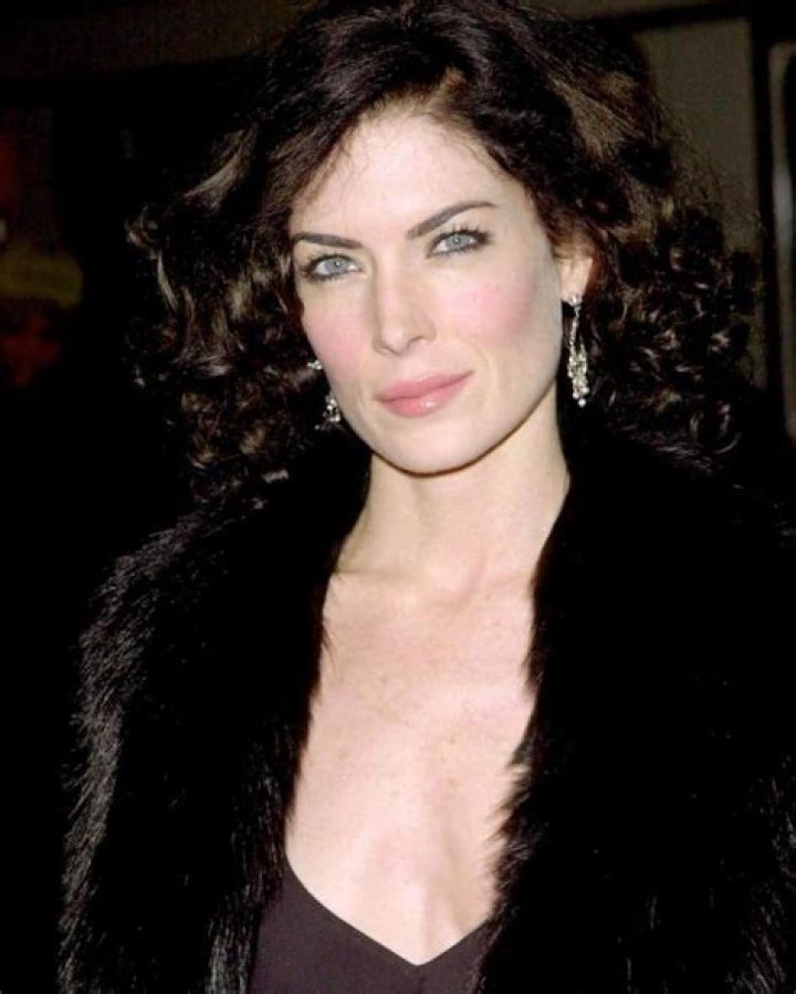 Lara Flynn Boyle – Biography, Facts & Life Story