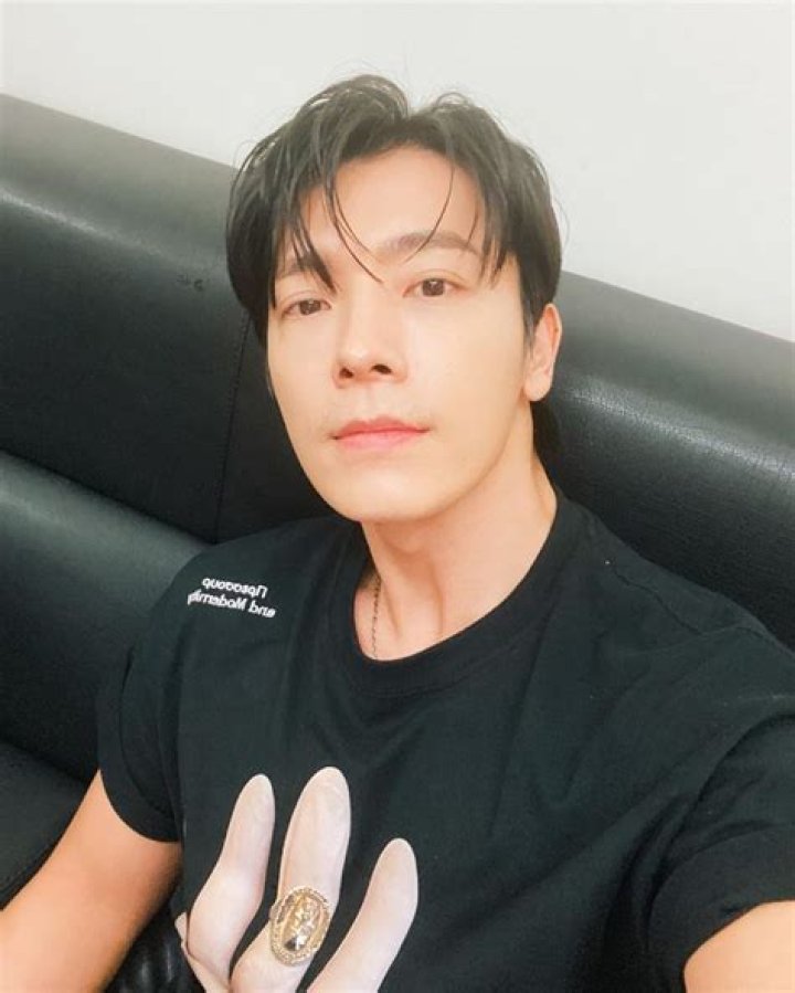 Lee Dong Hae – Biography, Facts & Life Story