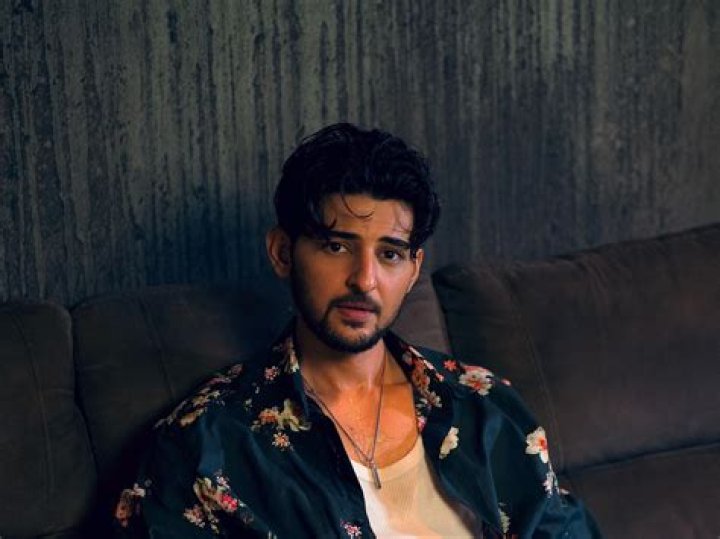 Lyrics & Translations of Sanedo – Mitron by Darshan Raval