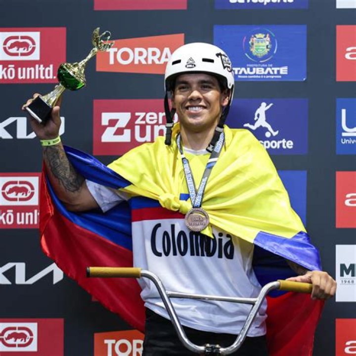 Marlann Flores Net Worth