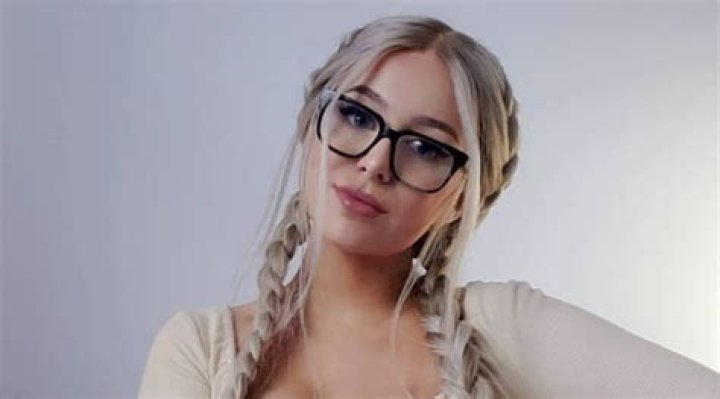 Mikaylah Au – TikTok Star, Twitch Streamer, YouTuber | Wiki, Age, Height, Net Worth, Relationship, Ethnicity, Career
