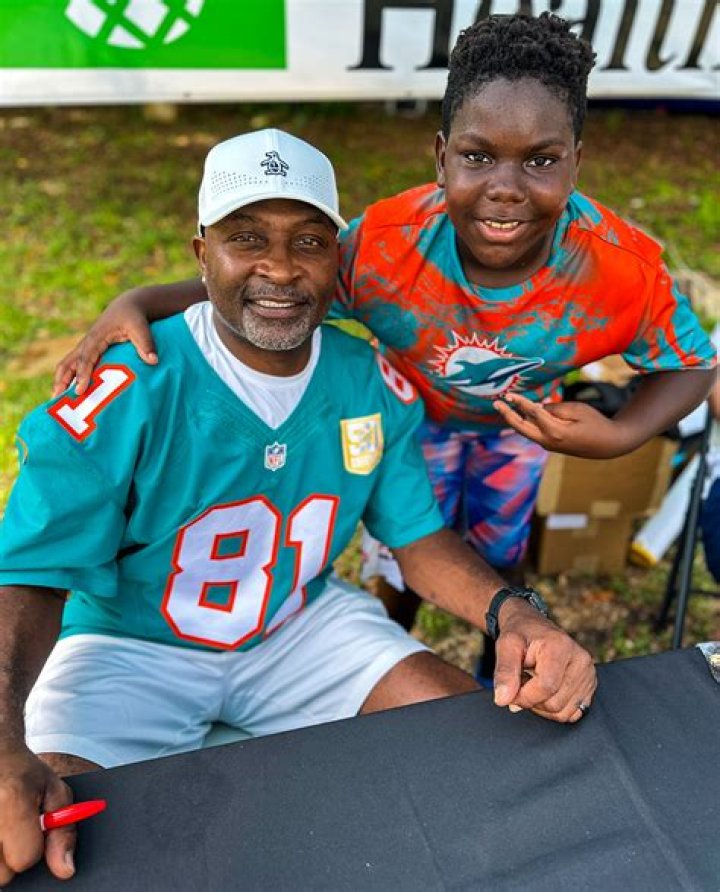 OJ McDuffie Miami Dolphins, Bio, Wiki, Age, Wife, Salary, and Net Worth