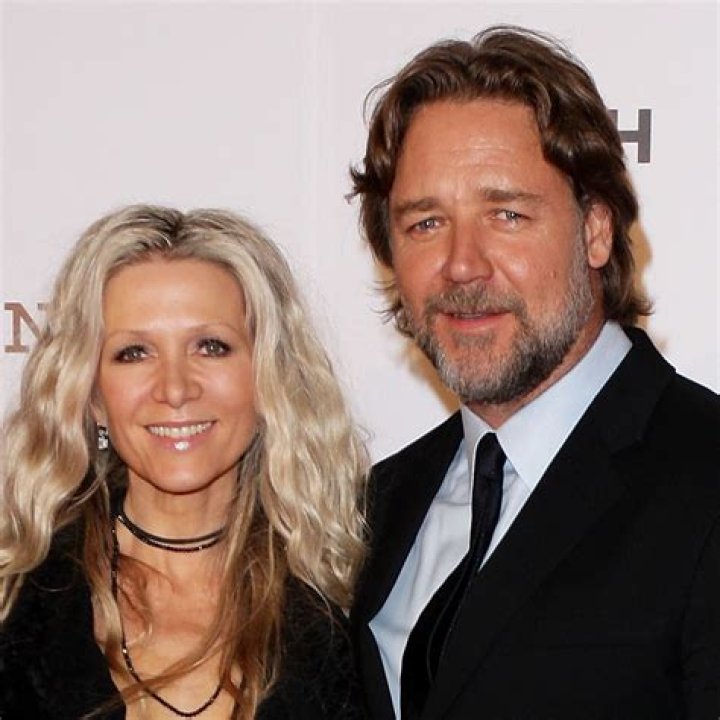 Revisiting Russell Crowe’s Controversial Relationship with Meg Ryan