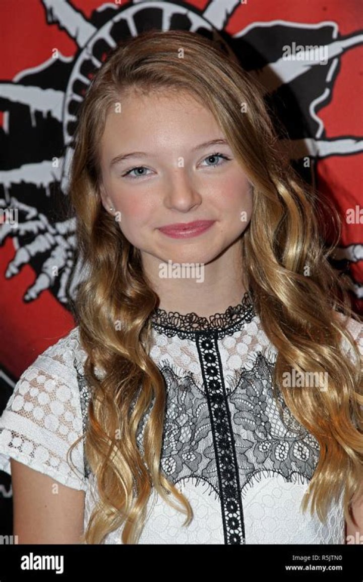 Shae Smolik – American Child Actress, Model And Gymnast | Net Worth, Age, Bio, Wiki, Career, Family, Nationality, Ethnicity, Partner, Photos And Facts