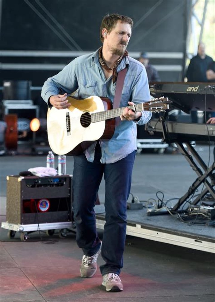 Sturgill Simpson- Wiki, Height, Wife, Net Worth ·