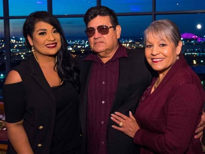 Suzette and Her Husband Are Still Together, and Their Son Has Selena’s Smile