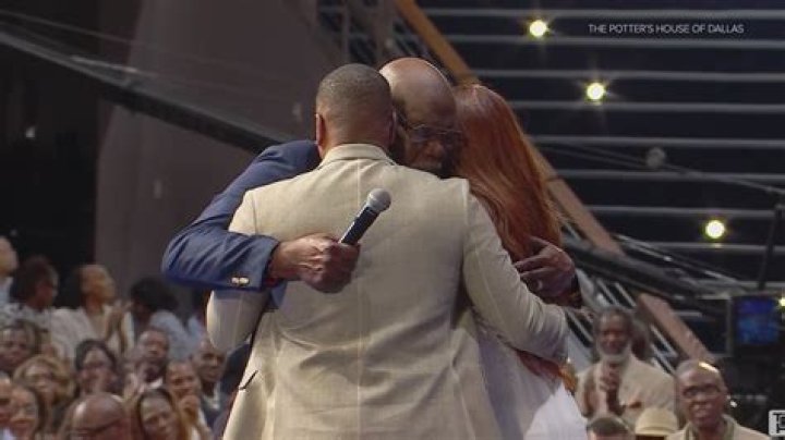 "This Singer is Wild": Chris Brown Makes Fun of TD Jakes in Viral Video, Fans React