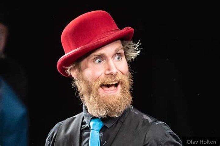 Tom Henry - SnogBlogy