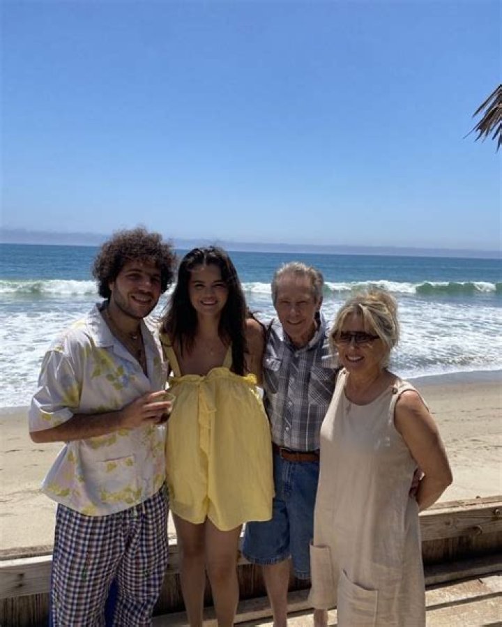 Unveiling The Heartwarming Legacy Of Selena Gomez's Grandparents