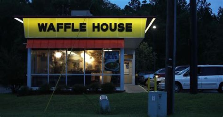 Waffle House Cook Goes Viral After Feeding 12 Customers Alone, Sparks Debate
